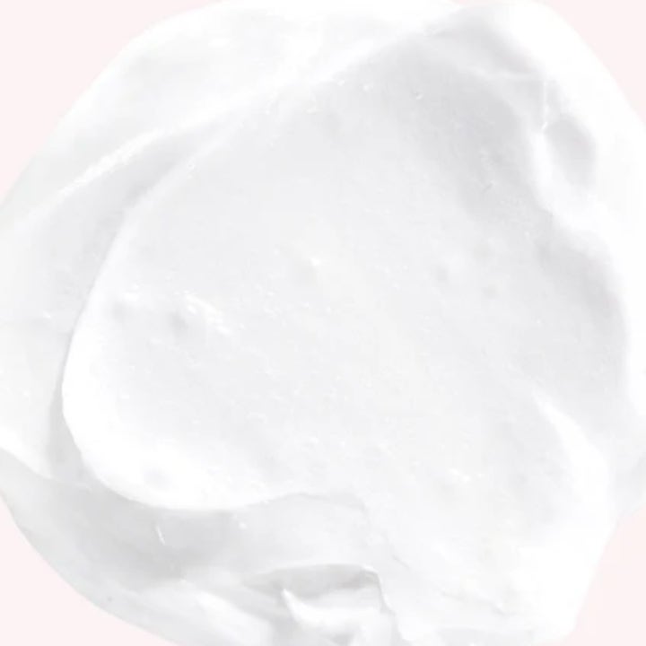 Saturday Skin Pretty Pop Probiotic Power Whipped Cream 45 ml återfuktande ansiktskräm med mjuk vit vispad textur