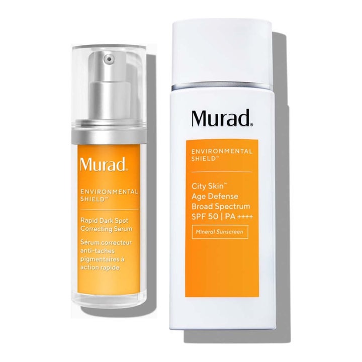 Murad Environmental Shield Duo mot fläckar med serum i orange pumpflaska och City Skin SPF 50 i en vit flaska.