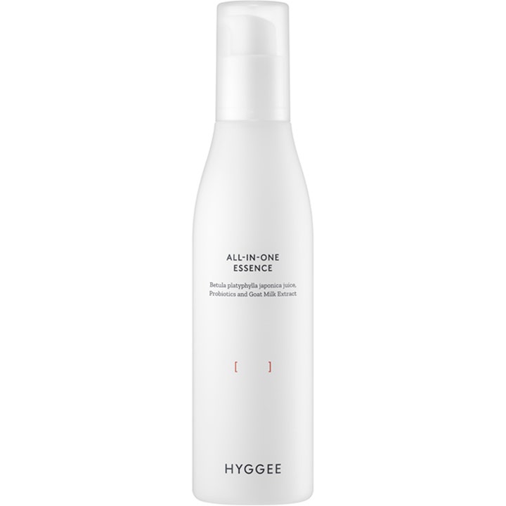 Hyggee All-In-One Essence 110 ml återfuktande all-in-one essens i vit flaska med praktisk pump.