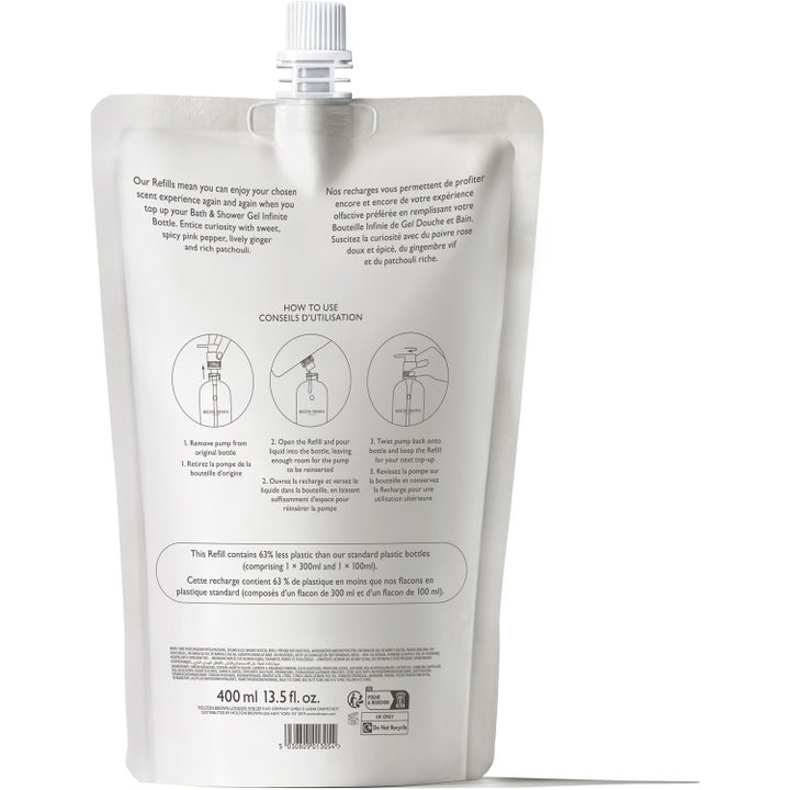 Molton Brown Fiery Pink Pepper refill 400 ml doftande duschtvål i vit påfyllningspåse med instruktioner
