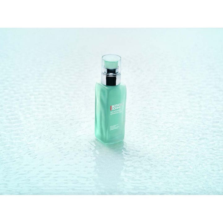 Biotherm Homme Aquapower Advanced Gel 100 ml ansiktsgel för män normal hud i grön pumpflaska på vått underlag