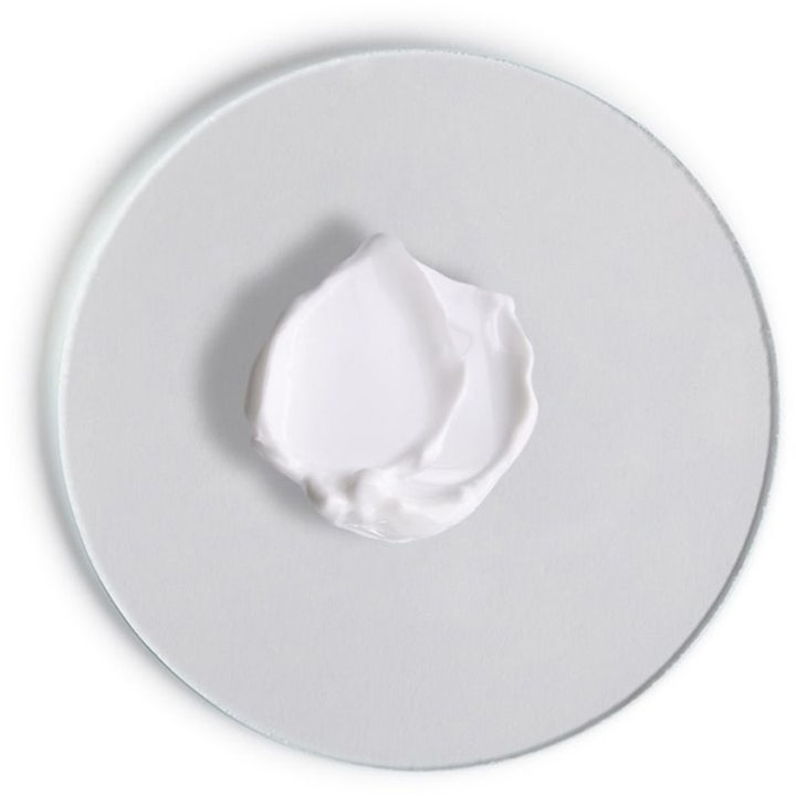 Comfort Zone Hydramemory Rich Sorbet Cream 50 ml återfuktande kräm med vit krämig textur på en rund glasplatta