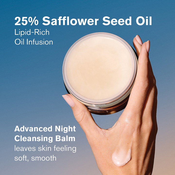 Estée Lauder Advanced Night Cleansing Balm 70 ml rengöringsbalsam med 25% safflorolja ger mjuk hy i en öppen burk.