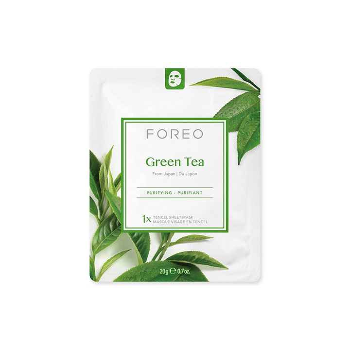 FOREO Farm To Face Green Tea 20 g renande grönt te ansiktsmask i vit sachet med gröna blad för en fräsch ansiktsboost.