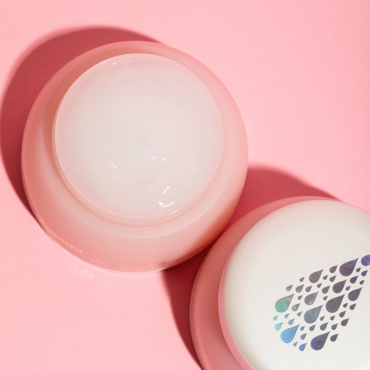 Saturday Skin Waterfall Glacier Water Cream 30 ml återfuktande gelkräm i rosa burk med lock med holografiska droppar