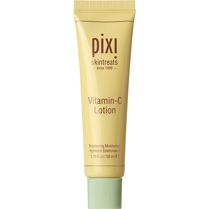 Pixi Vitamin-C Lotion 50 ml ljusande återfuktande ansiktskräm i en gul tub med ljusgrönt lock som ger lyster
