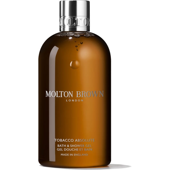 Molton Brown Tobacco Absolute 300 ml duschgel ger en djup doft av röktobak i bärnstensfärgad flaska med silverkork