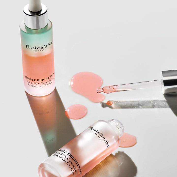 Elizabeth Arden Visible Brightening Cica Glow 30 ml lystergivande serum i frostat glas med rosa textur och pipett