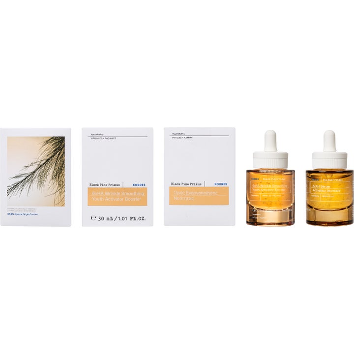 KORRES Black Pine Primus 30 ml serum som ger lyster i bärnstensfärgade glasflaskor och vita ytterboxar.