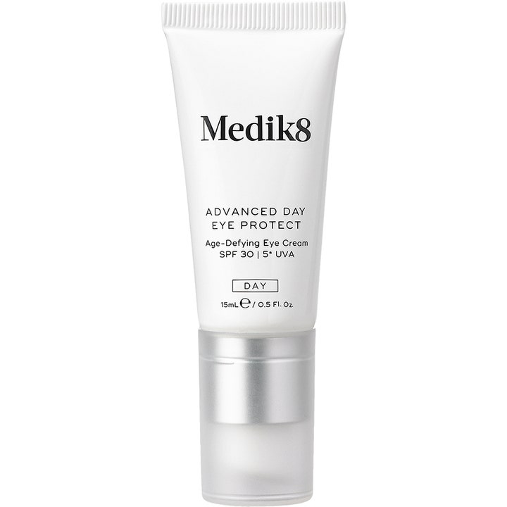 Medik8 Advanced Day Eye Protect 15ml antiage ögonkräm med solskydd i vit tub med silvrigt lock.