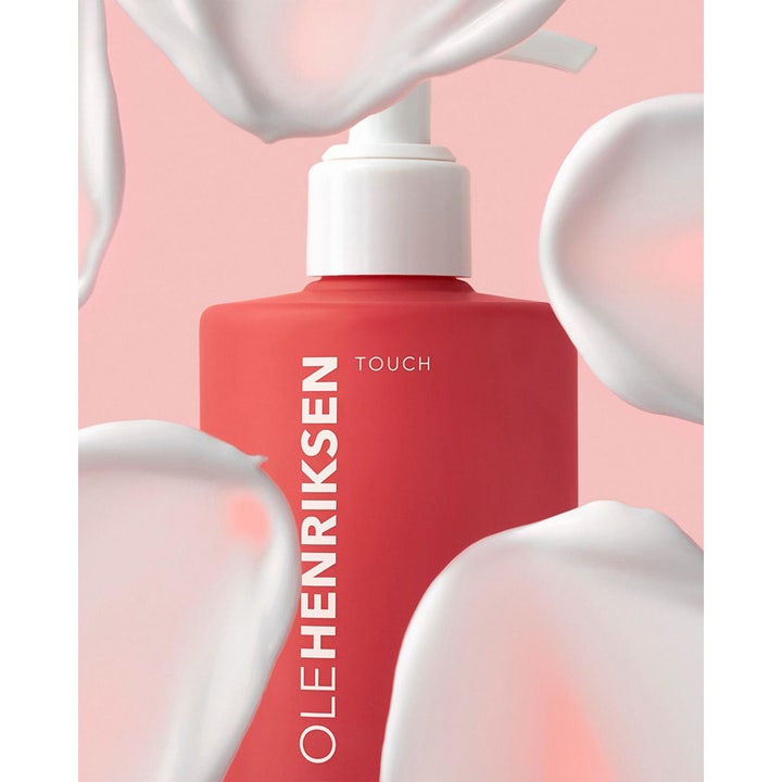 Ole Henriksen Touch Nourishing Body Lotion 400 ml närande bodylotion ger fukt med krämig vit textur runt röd flaska