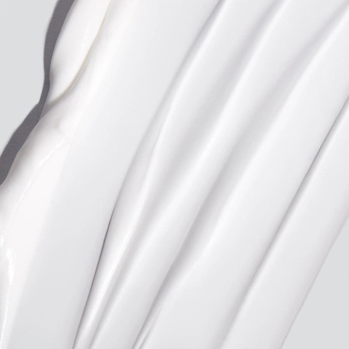 Dermalogica Skin Smoothing Cream 200 ml återfuktande ansiktskräm med en krämig vit textur i närbild