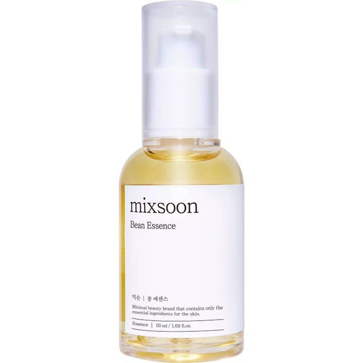 Mixsoon Bean Essence 50 ml exfolierande ansiktsserum i glasflaska med bärnstensfärgad formula och vit pump