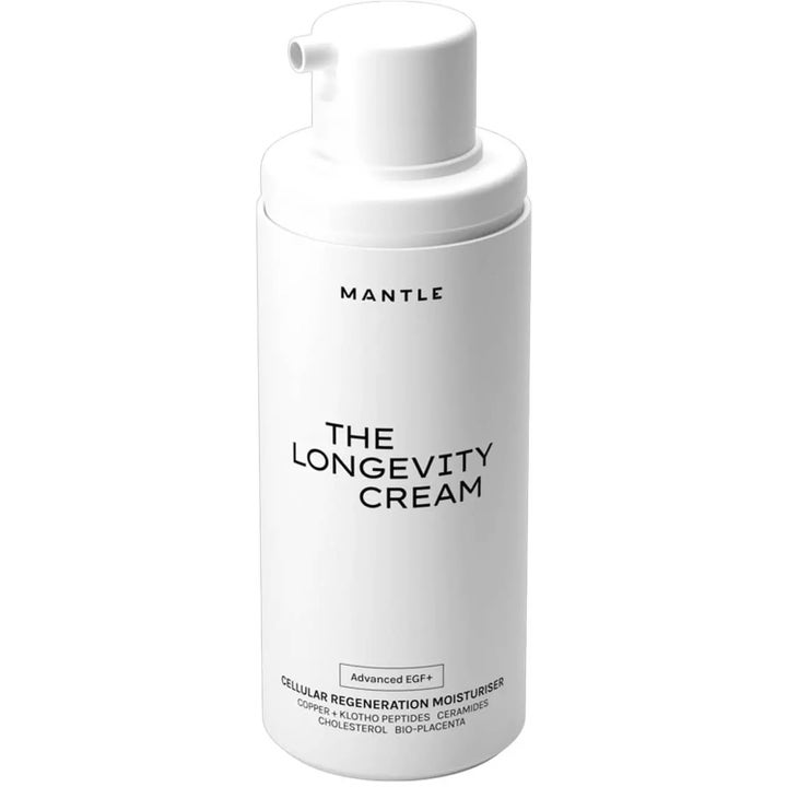 MANTLE The Longevity Cream 50 ml är en återfuktande ansiktskräm i vit pumpflaska som ger cellförnyelse.