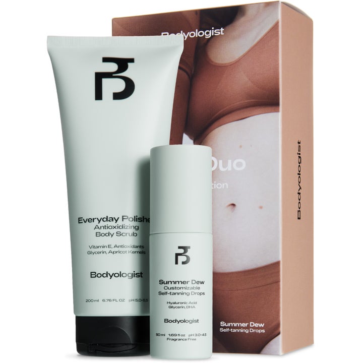 Bodyologist Glow Duo 200 ml och 50 ml lystergivande kit med kroppsskrubb och brun utan sol i vit tub och flaska