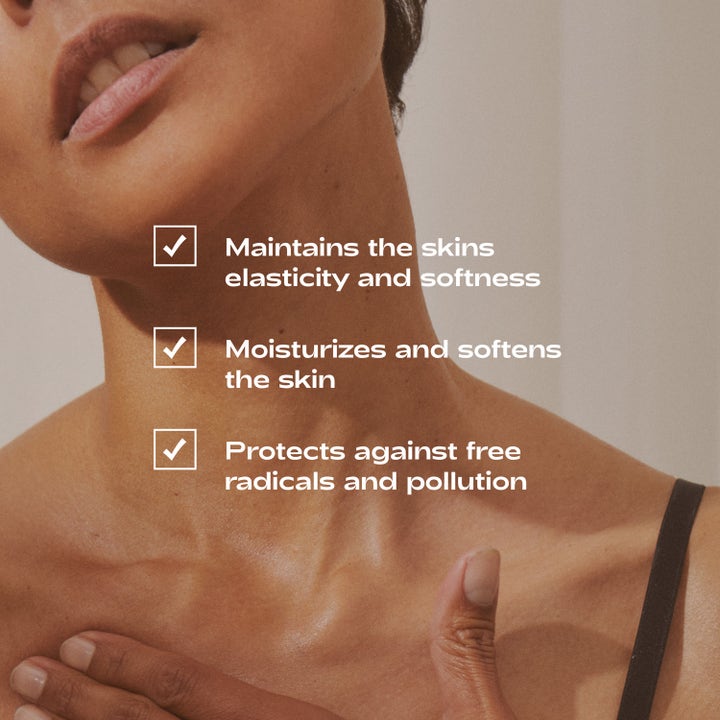 Bodyologist Skin Gloss 100 ml närande kroppsolja på hud med text om fukt, elasticitet och skydd mot fria radikaler.