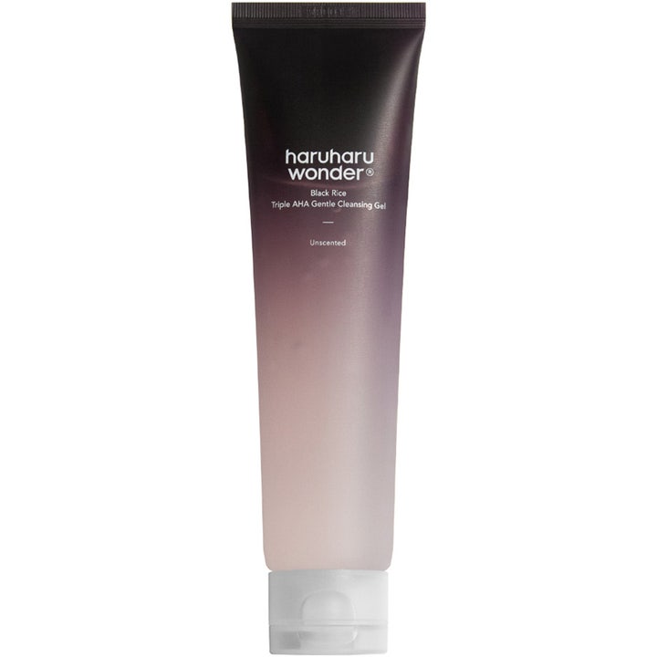 haruharu wonder Black Rice Triple AHA Gentle Cleansing Gel 100 ml ger mild aha exfoliering i lila och svart gradienttub