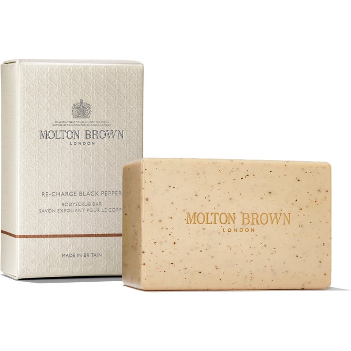 Molton Brown Re-charge Black Pepper Bodyscrub Bar 250 g exfolierande bodyscrub i fast form med synliga peelingkorn