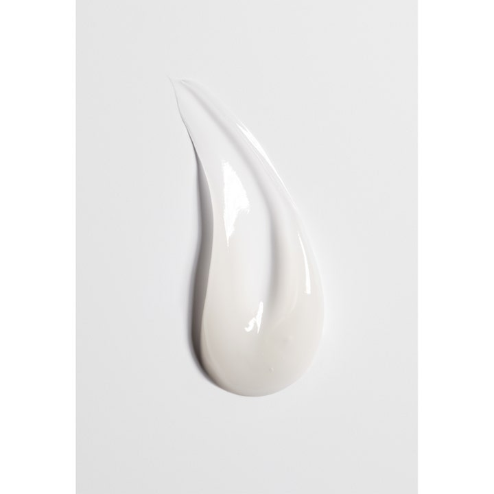 Jorgobé Vitamin C Serum 50 ml ljusande vitamin c serum med krämig vit textur i ett svep mot vit bakgrund