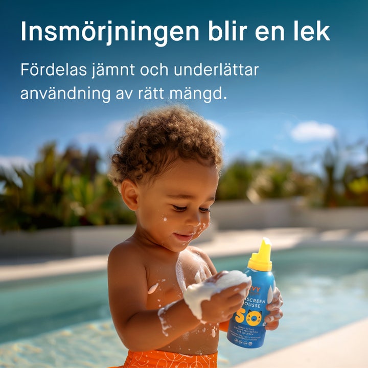EVY Technology Sunscreen Mousse For Kids 150 ml solkräm till kroppen ger 8h skydd för barn som leker i vatten.