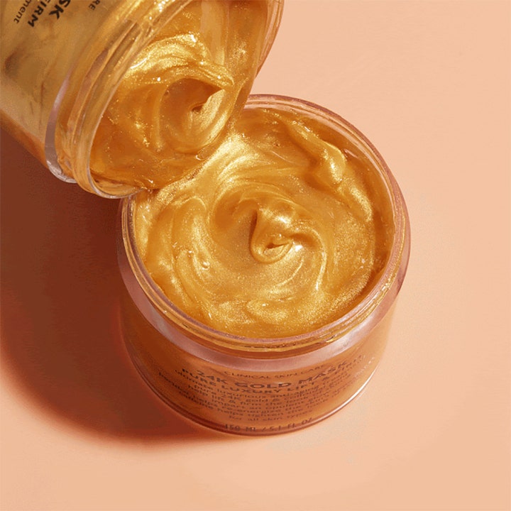 Peter Thomas Roth 24k Gold Mask 150 ml är en uppstramande mask med lyxig skimrande guldgel i en burk.