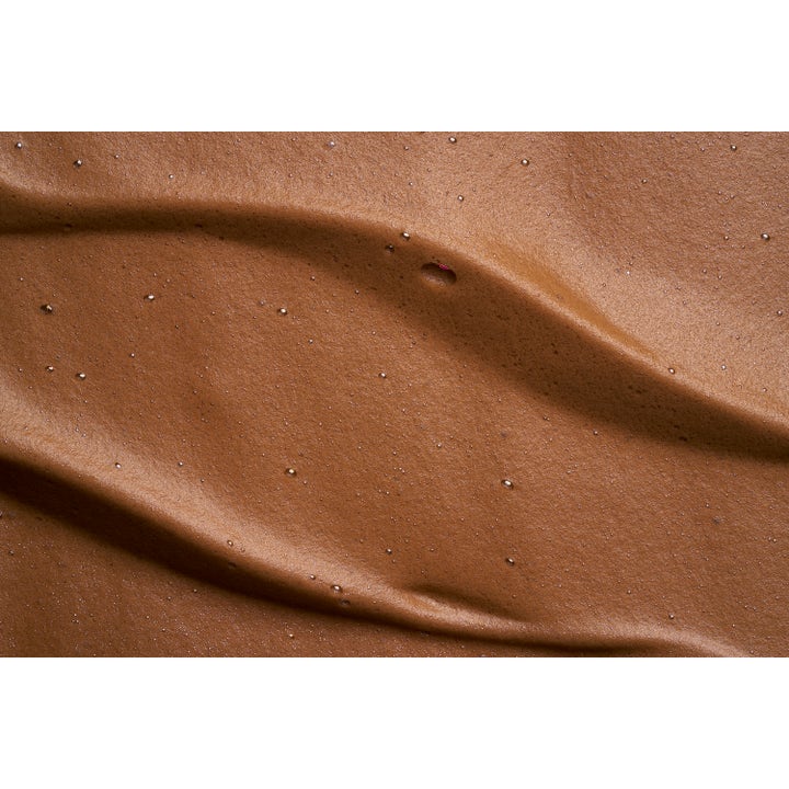 St.Tropez Self Tan Express Dark Whipped Mousse 200 ml brun utan sol har en luftig mörkbrun mousse-textur med bubblor