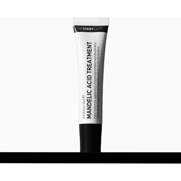 The INKEY List Mandelic Acid Treatment 15 ml serum mot pigmentfläckar med krämig textur på lila bakgrund