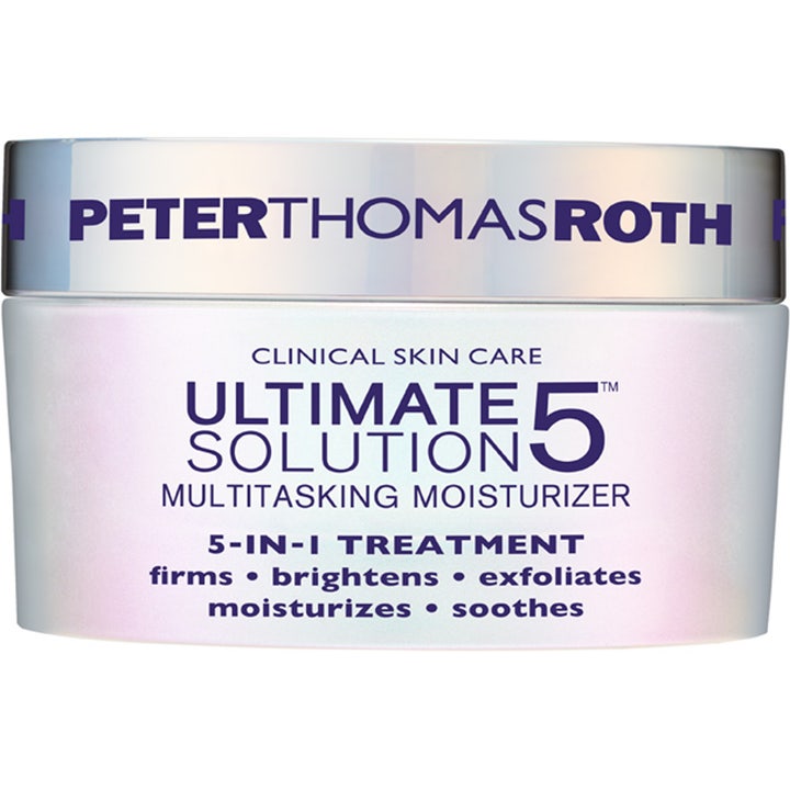 Peter Thomas Roth Ultimate Solution 5 Multitasking Moisturizer ger exfoliering 5 i 1 i en pärlemo skimrande burk