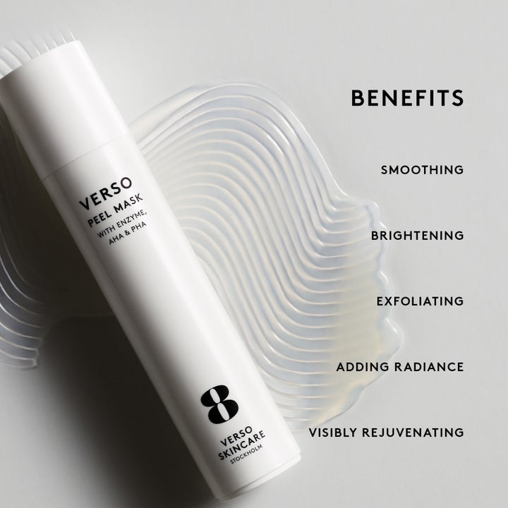 Verso N°8 Peel Mask 50 ml exfolierande ansiktsmask ger lyster vid en vit tub och vågig genomskinlig geltextur.