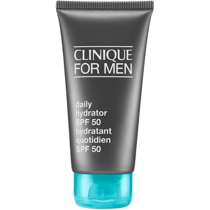 Clinique For Men Daily Hydrator SPF 50 återfuktande ansiktskräm i grå tub med turkost lock som ger högt solskydd.