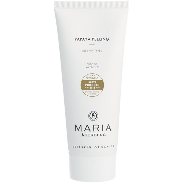 Maria Åkerberg Papaya Peeling 100 ml exfolierande ansiktspeeling i vit plasttub med guldtryck som skapar lyster.
