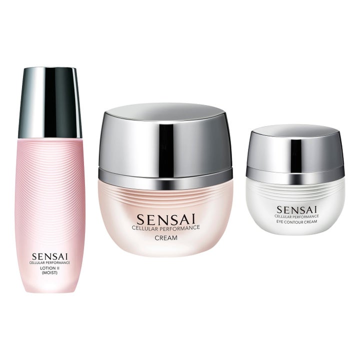 Sensai Cellular Performance hudvårdsset som ger fukt i eleganta rosa och vita burkar med silverlock.