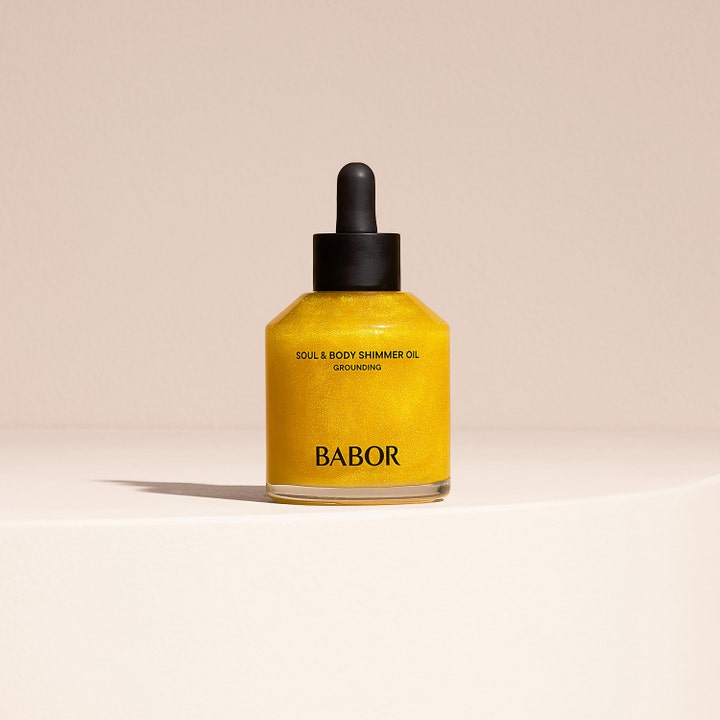 Babor Soul & Body Shimmer Oil 100 ml kroppsolja med skimmer ger lyster i en glasflaska med svart pipett