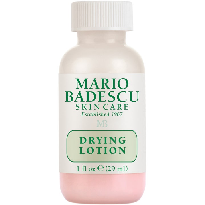 Mario Badescu Drying Lotion 29 ml mot finnar med salicylsyra i en liten glasflaska med rosa sediment och vit kork.