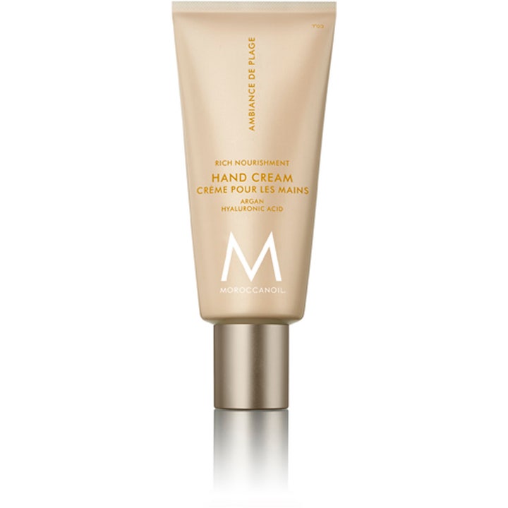 Moroccanoil Hand Cream Ambiance de Plage närande handkräm med arganolja i beige tub med vitt M och metalliskt lock.