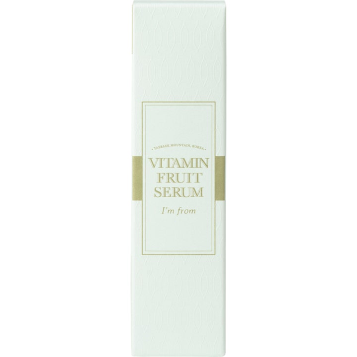 I'm From Vitamin Fruit Serum 30 ml c-vitamin serum för ljusare hud i vit mönstrad ytterförpackning med gulddetaljer.