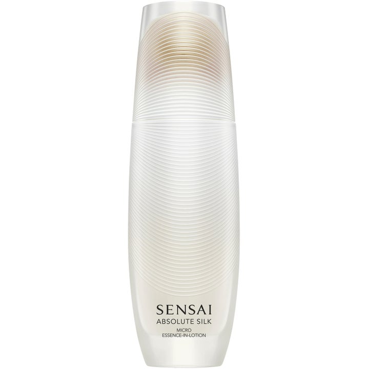 Sensai Absolute Silk Micro Essence-In-Lotion 150 ml återfuktande ansiktsvård i en elegant vit och räfflad flaska