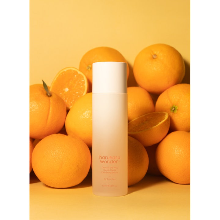 haruharu wonder Centella 3% PHA Gentle Liquid Exfoliating Serum 120 ml ger mild porrensning i frostad flaska med apelsiner