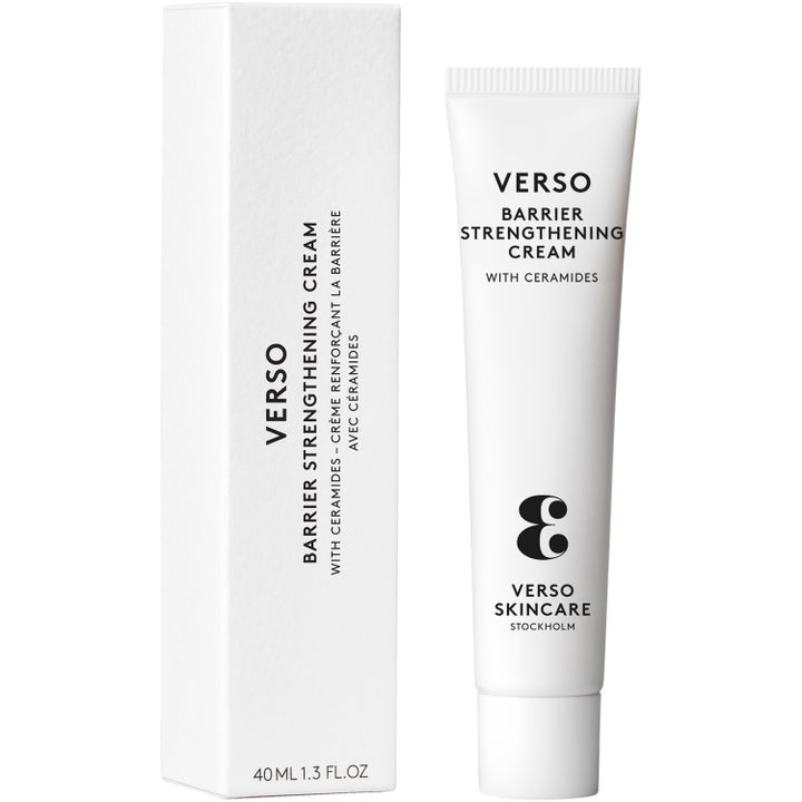Verso N°3 Barrier Strengthening Cream 40 ml är en stärkande ansiktskräm i vit tub med tillhörande ytterförpackning.