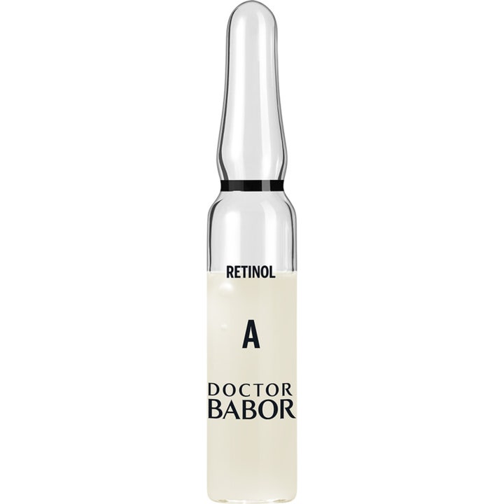 Doctor Babor Renewal Ampoule Serum Concentrate 7x2 ml triple retinol serum i ljusgrå box med en präglad ampullsiluett.
