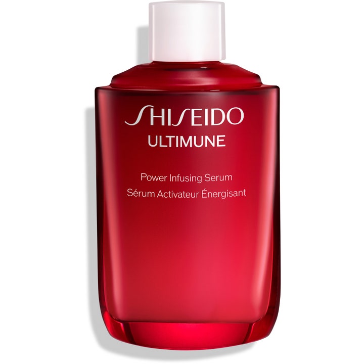 Shiseido Ultimune Power Infusing Serum stärkande ansiktsserum i röd glasflaska med vitt lock som ger lyster