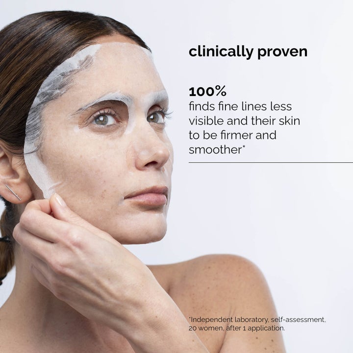 Skin Regimen Instant Smoothing Dry Sheet Mask 1 st ger slätare hud på en kvinna i en klinisk studie