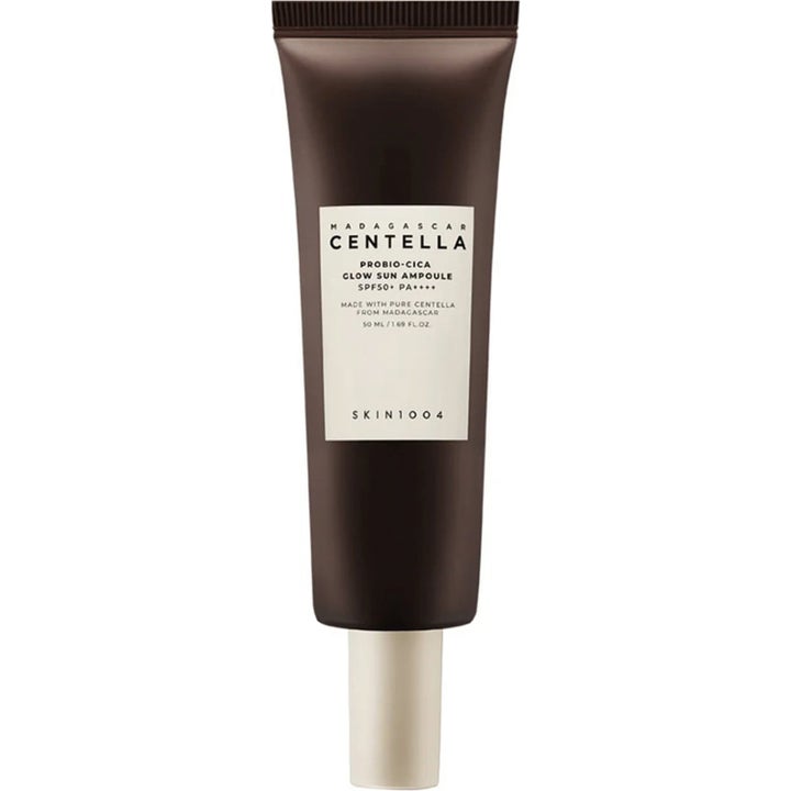 SKIN1004 Madagascar Centella Probio-Cica Glow Sun Ampoule 50 ml lystergivande solskydd i brun tub med vit etikett