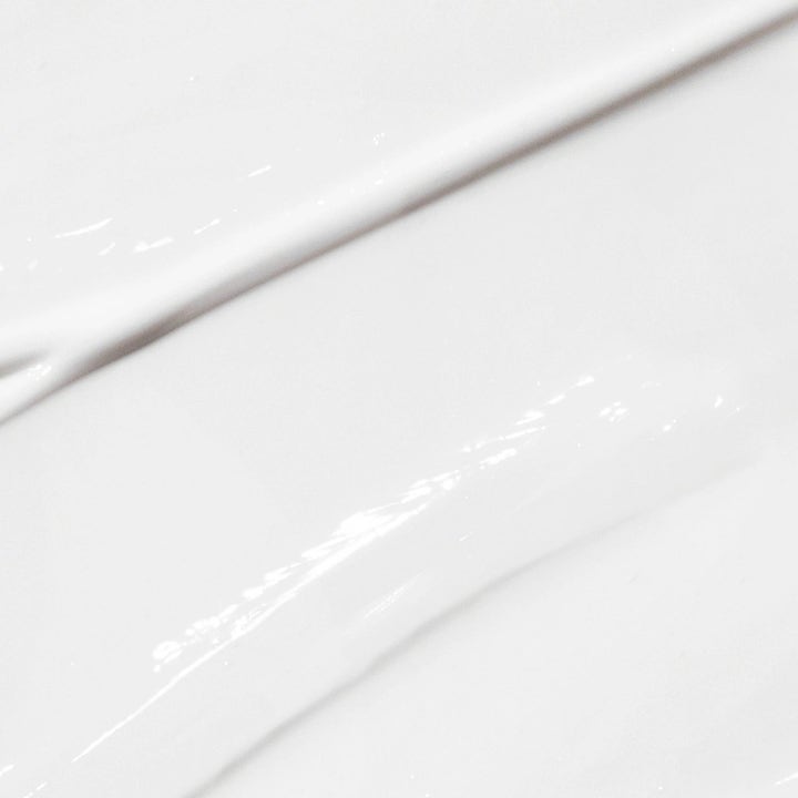 Dermalogica Active Moist Duo återfuktande dagkräm med en mjuk och smidig vit krämig textur
