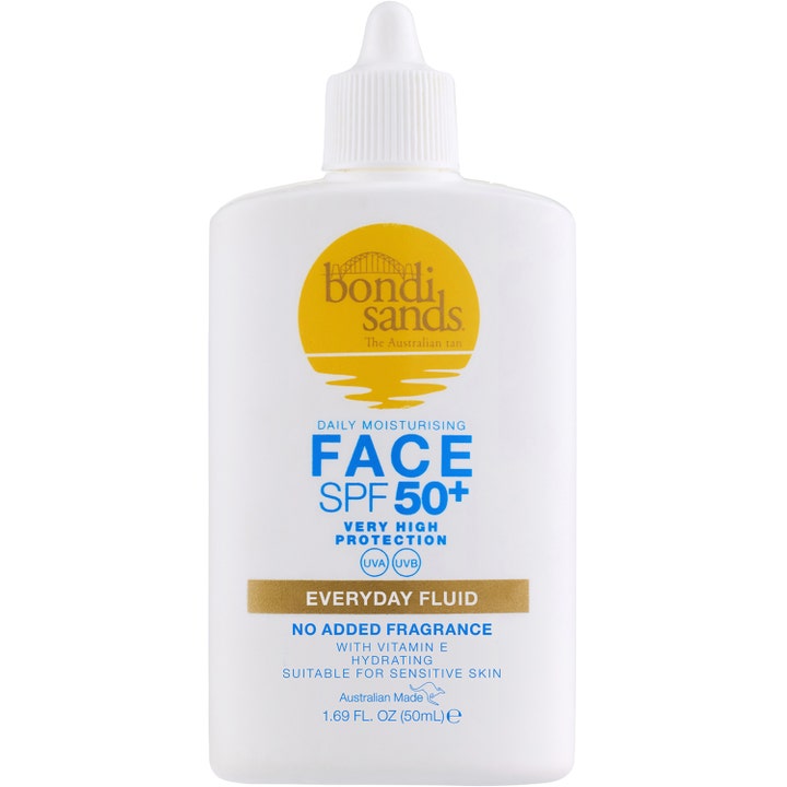 Bondi Sands Face SPF 50+ Everyday Fluid 50 ml återfuktande vitamin e ansiktsfluid solskydd i vit flaska med spf50-skydd