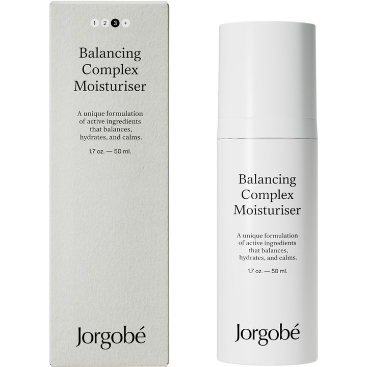 Jorgobé Balancing Complex Moisturiser 50 ml balanserande kräm i vit pumpflaska och kartong ger oljebalans.
