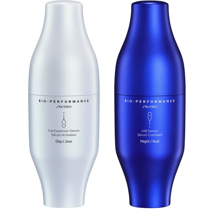 Shiseido Bio-Performance hudserum 2x30ml volymfiller i pärlvita och mörkblå flaskor som ger fyllighet.