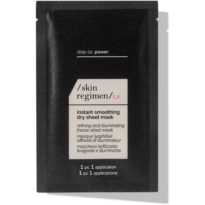 Skin Regimen Lx Instant Smoothing Dry Sheet Mask 1 st utslätande sheetmask i en svart minimalistisk engångsförpackning.