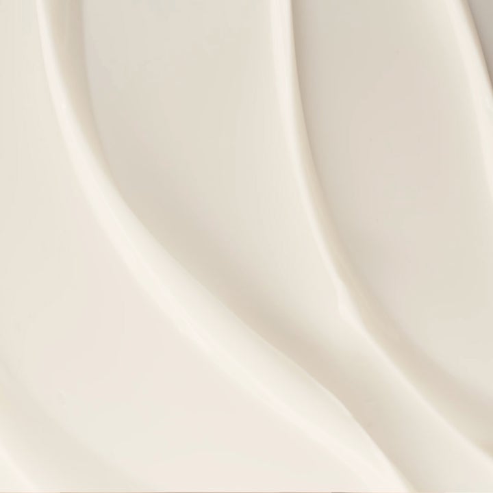 Nuxe Men Moist Gel 50 ml återfuktande ansiktskräm som visar en len och krämig benvit gelkonsistens