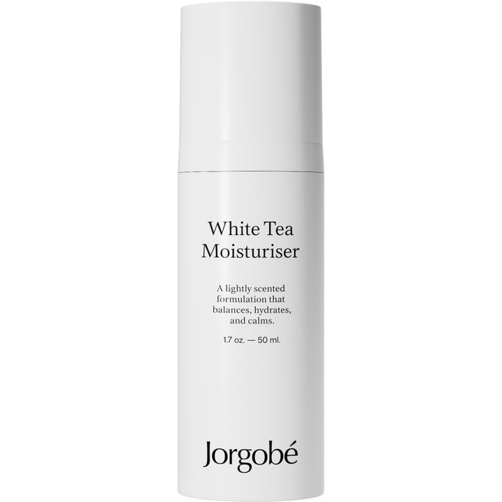 Jorgobé White Tea Moisturiser 50 ml lugnande vitt te kräm i en vit minimalistisk pumpflaska med matchande lock
